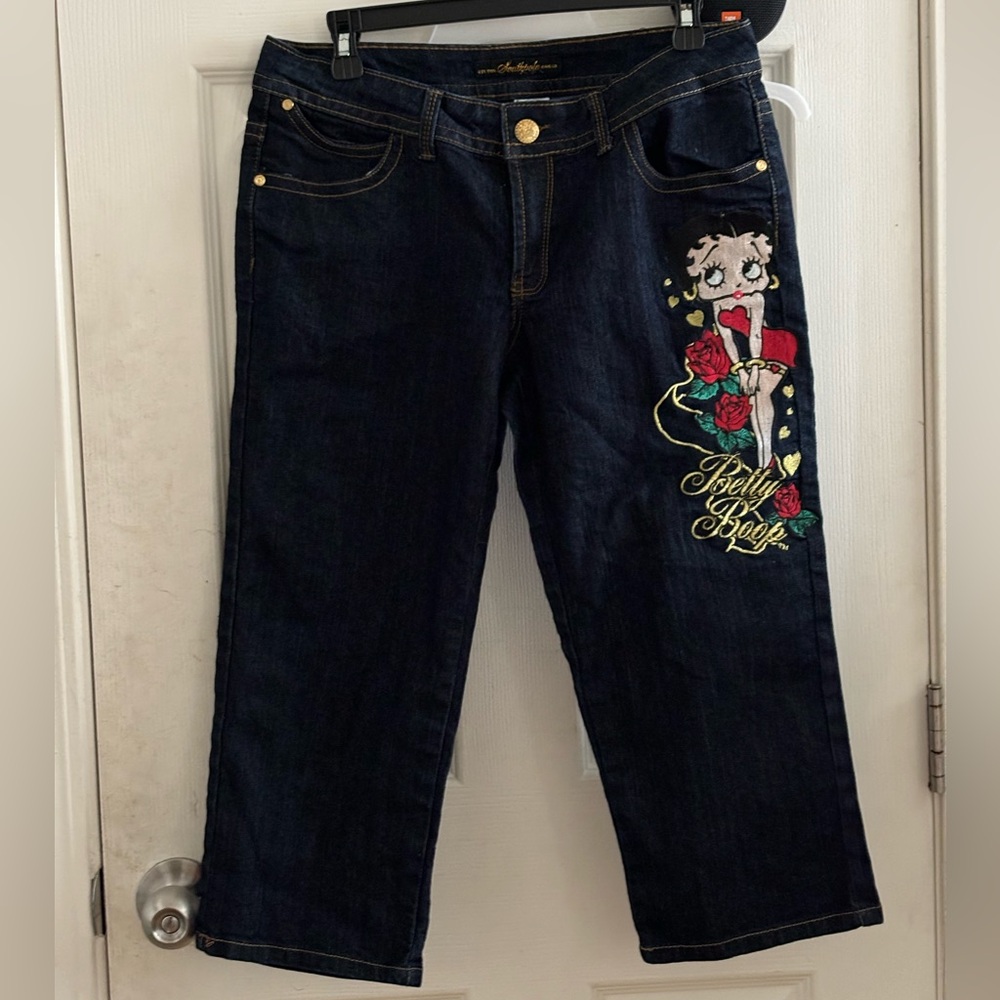 Southpole Betty Boop Size 11 Low Rise Bootcut Dark Wash Cropped Jean